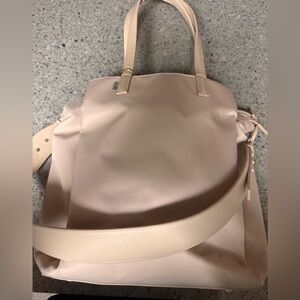 Beis commuter tote in Beige